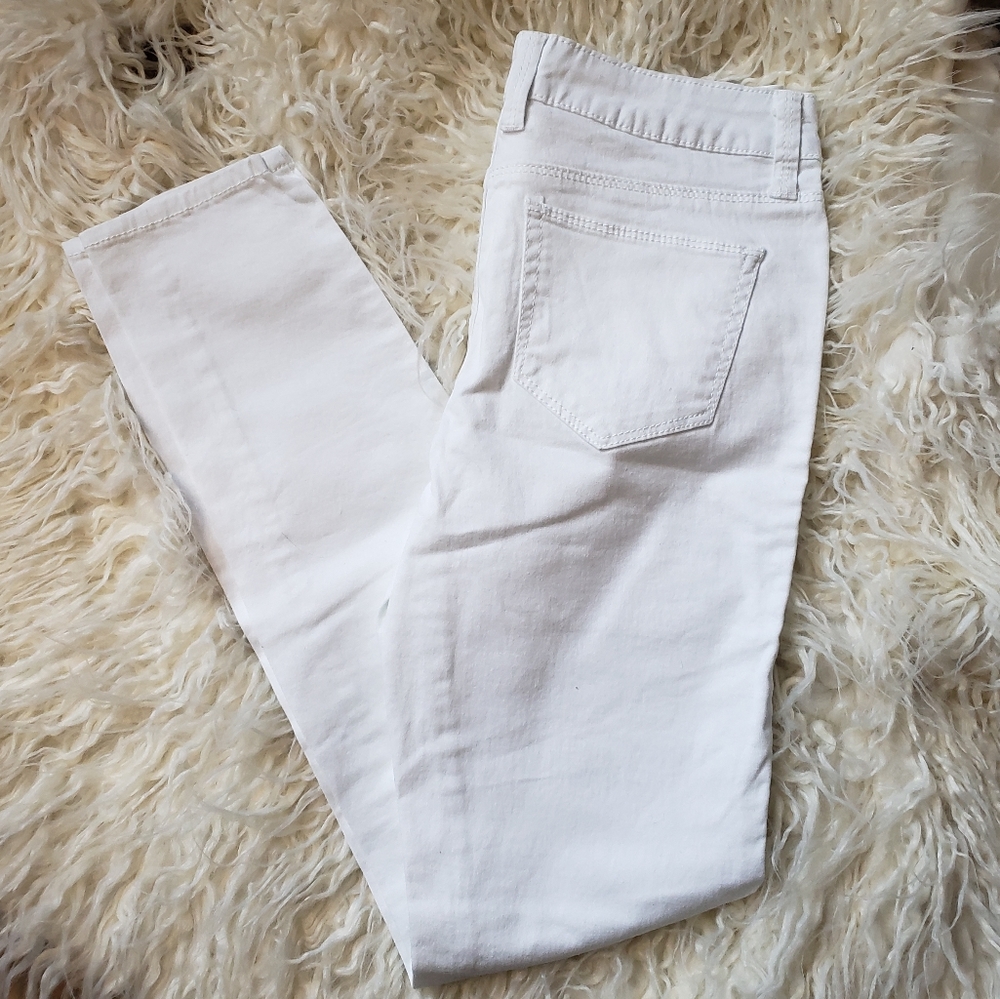 🛍5/$25 NWOT No Boundries White Skinny Jeans